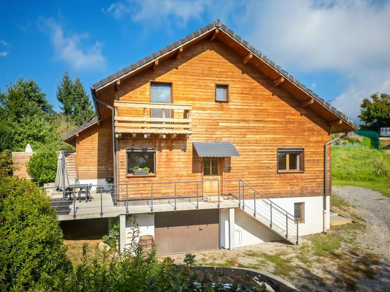 Maison - 180 m² - 8 pièces