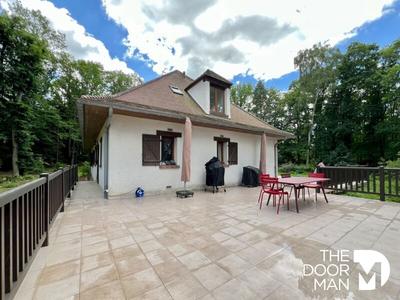 Propriété - 300 m² - 9 pièces