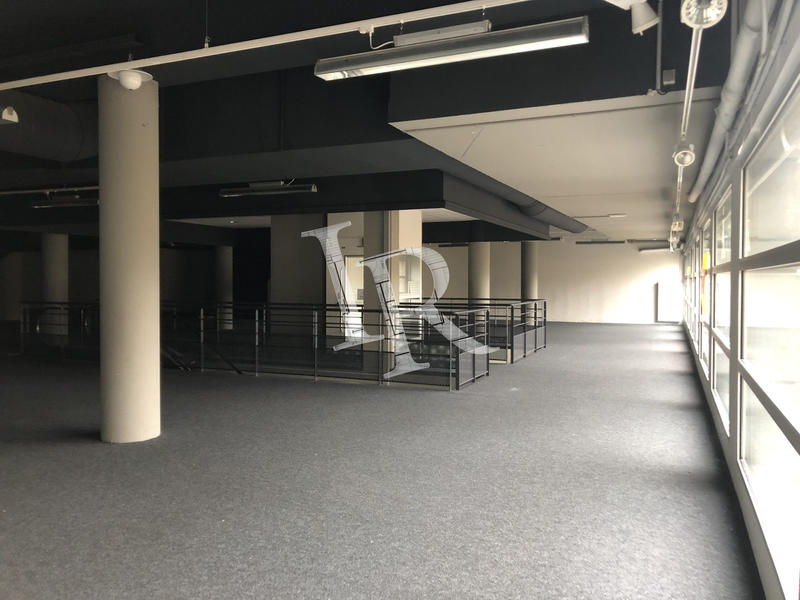 Local commercial - 962 m²