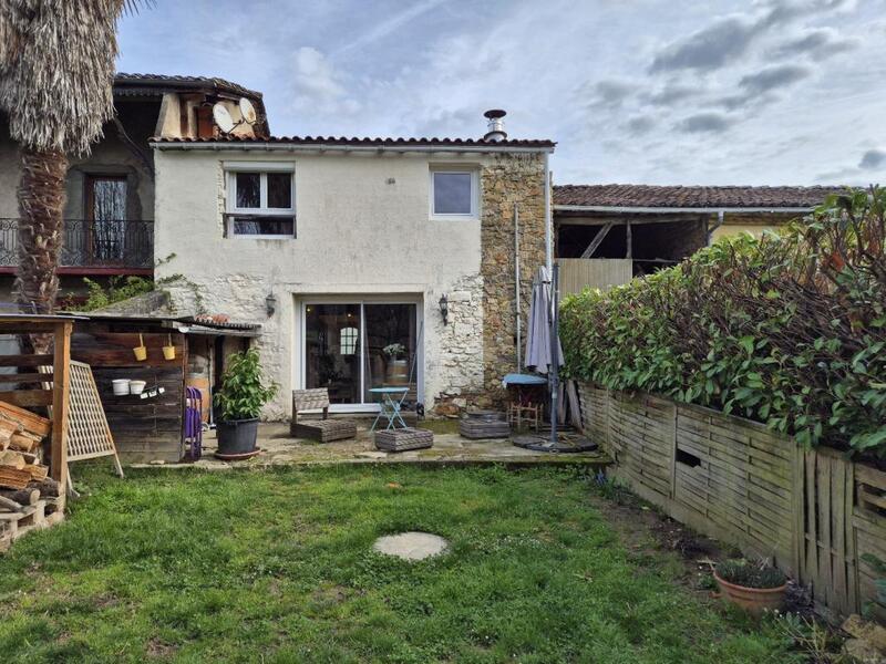 Maison - 275 m² - 11 pièces