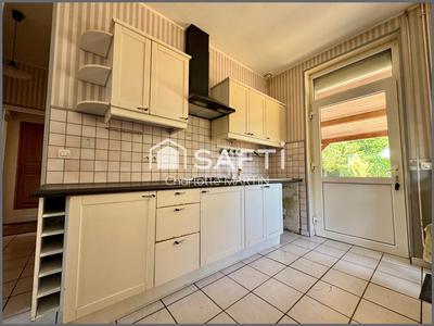 Maison - 220 m² - 10 pièces