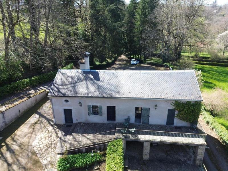 Maison - 941 m² - 26 pièces