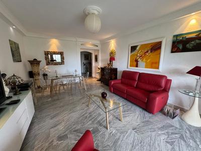 Appartement - 95 m² - 4 pièces