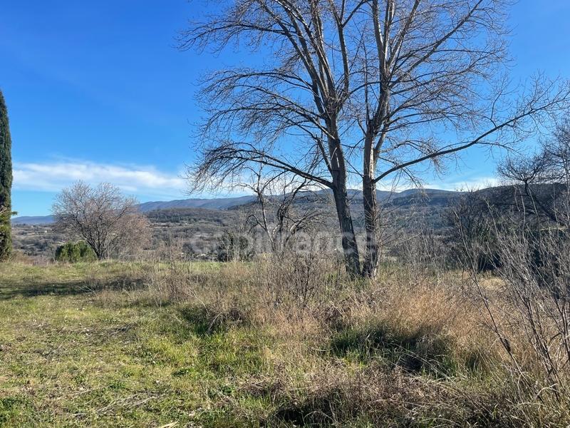 Terrain constructible - 1 800 m²