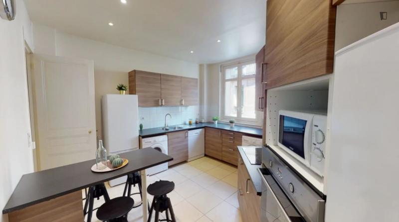 Chambre - 10 m² - 8 pièces