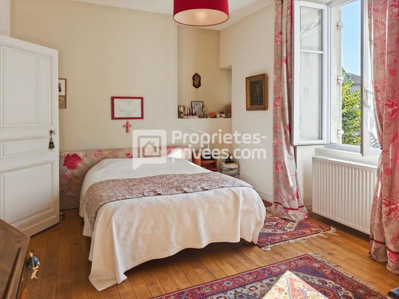 Maison - 238 m² - 8 pièces