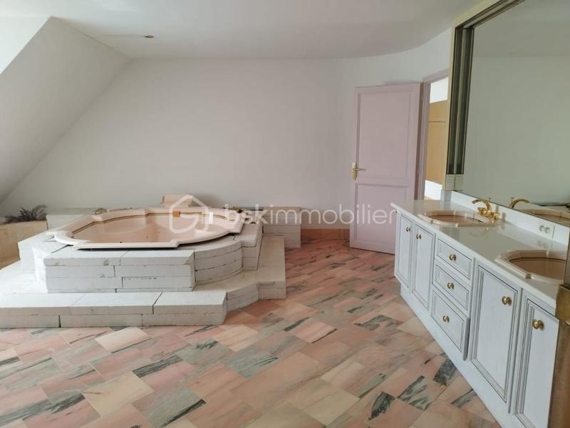 Demeure - 420 m² - 11 pièces