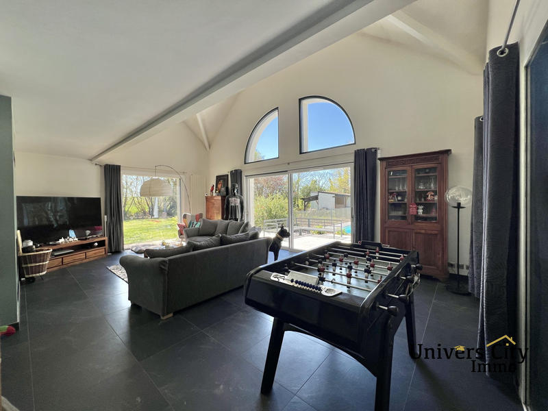 Villa - 247 m² - 10 pièces