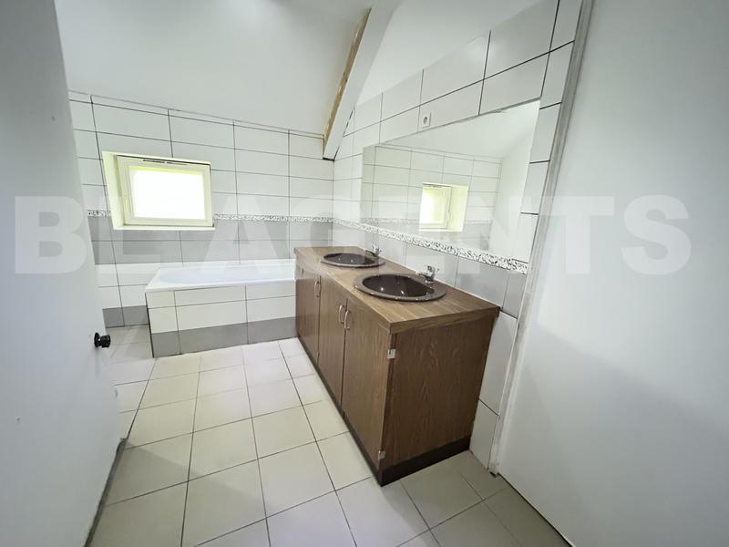 Maison - 250 m² - 8 pièces