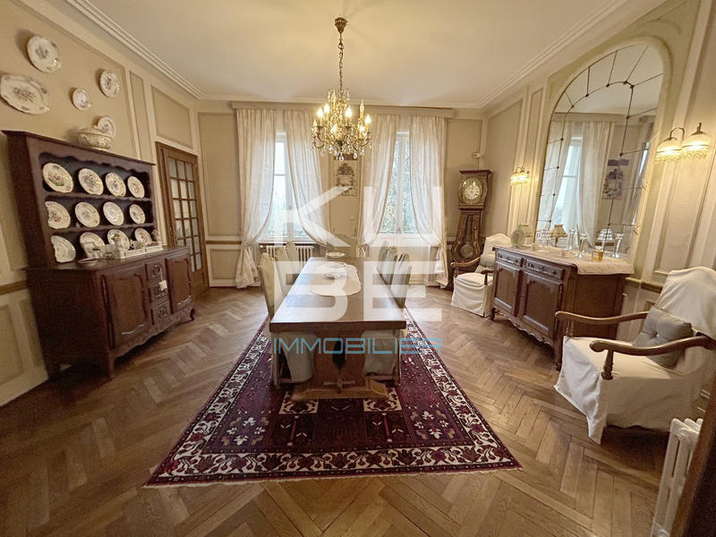 Maison - 280 m² - 12 pièces