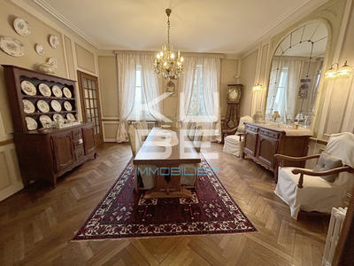 Maison - 280 m² - 12 pièces