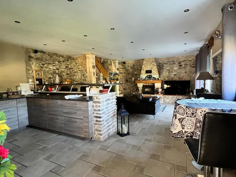 Propriété - 212 m² - 9 pièces