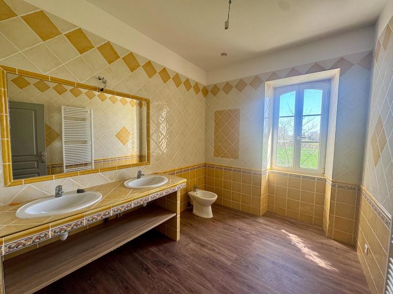 Maison - 273 m² - 6 pièces