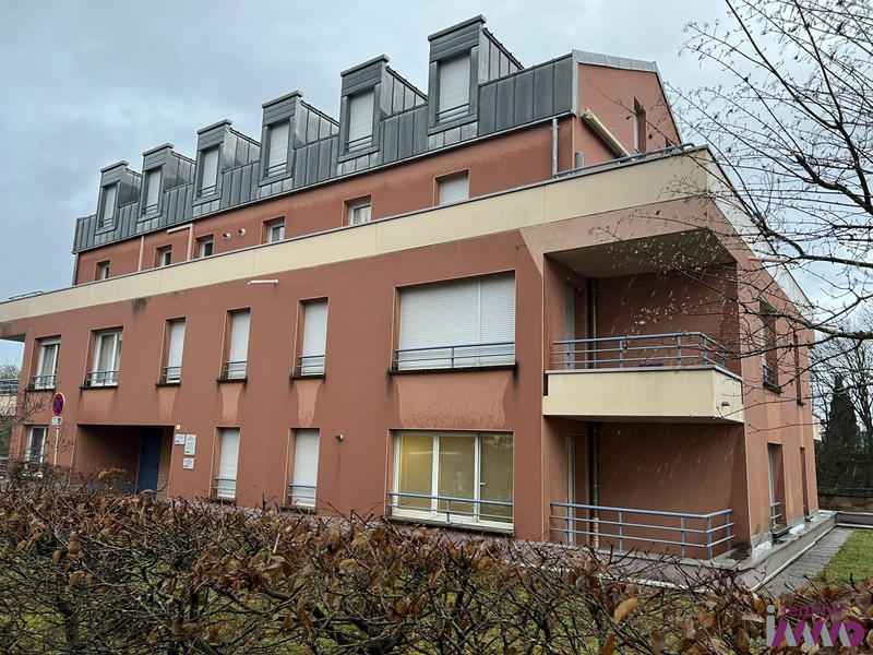 Local d'activités - 128 m² - 6 pièces