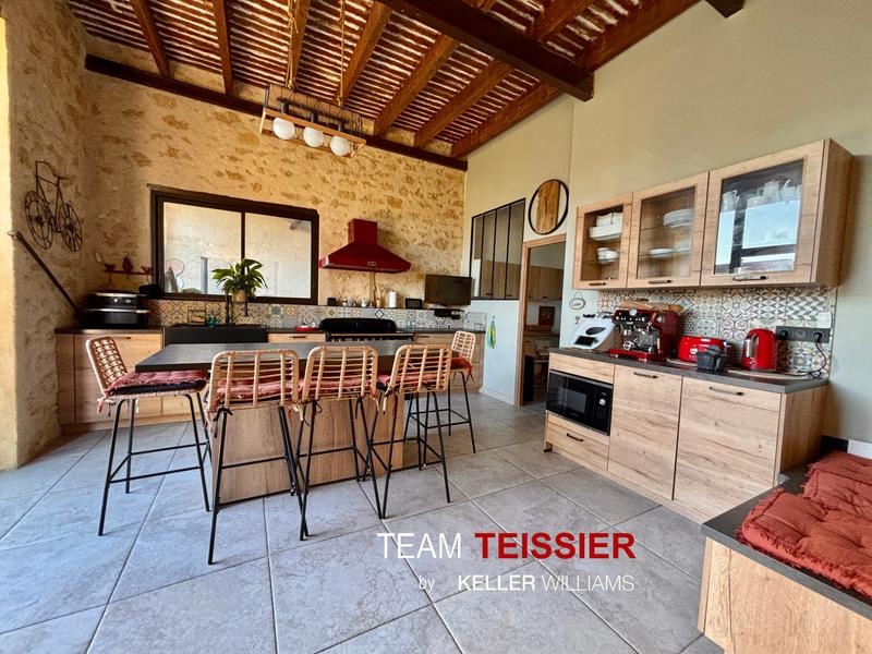 Maison - 210 m² - 8 pièces