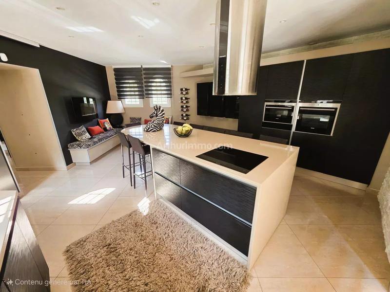 Maison - 226 m² - 7 pièces