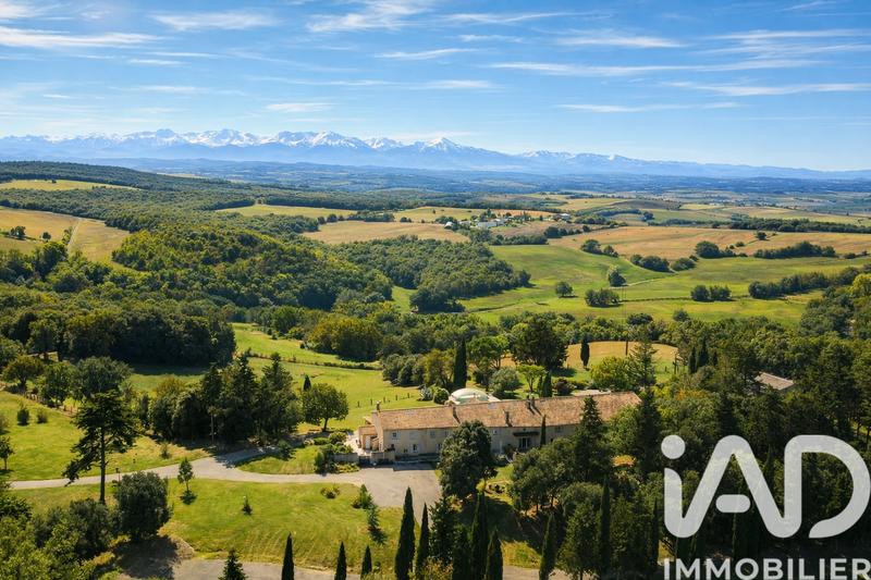 Maison - 660 m² - 16 pièces