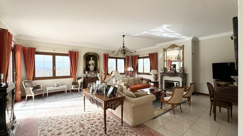 Propriété - 300 m² - 8 pièces