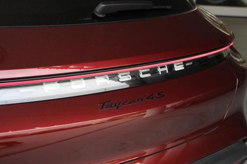Porsche taycan Cross Turismo 4s 571ch