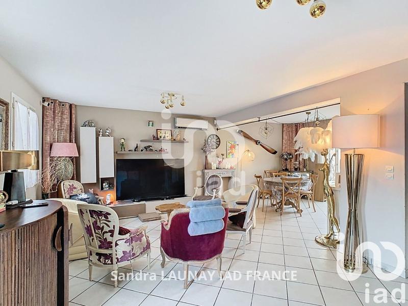 Maison - 202 m² - 8 pièces