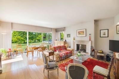 Propriété - 234 m² - 9 pièces