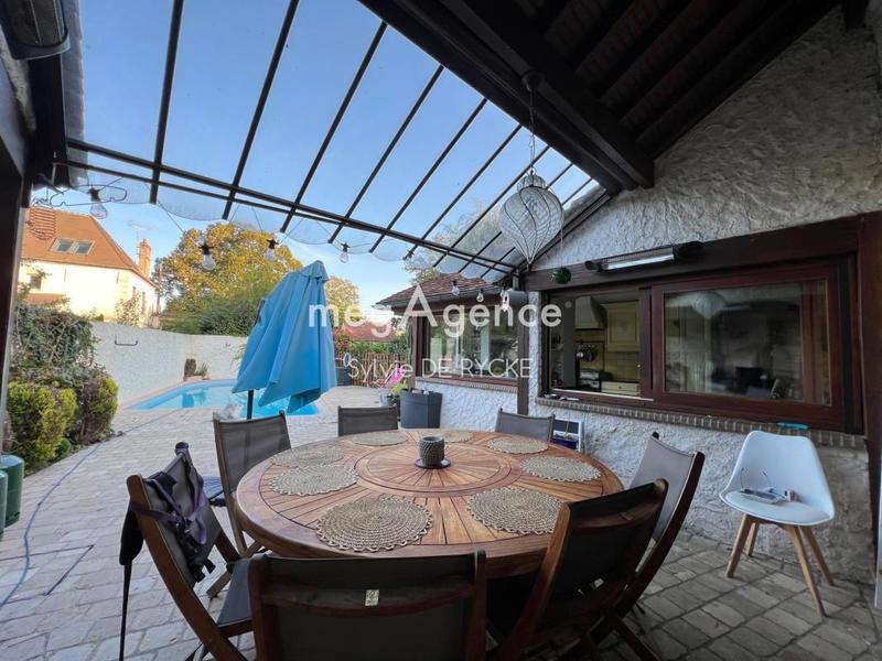 Maison - 367 m² - 9 pièces