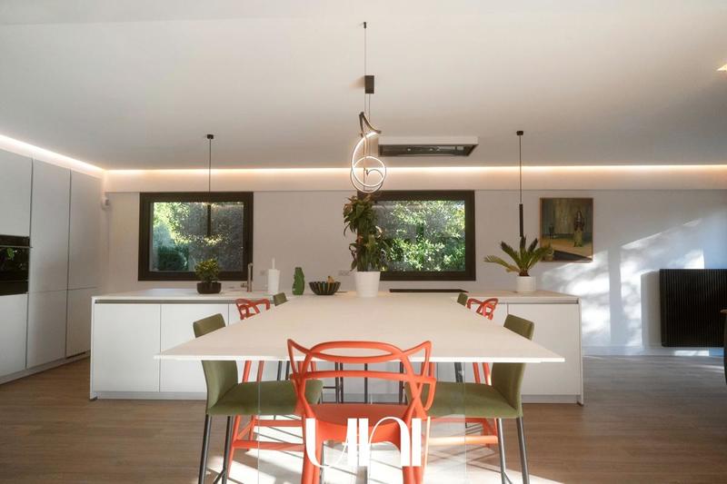 Maison - 265 m² - 8 pièces