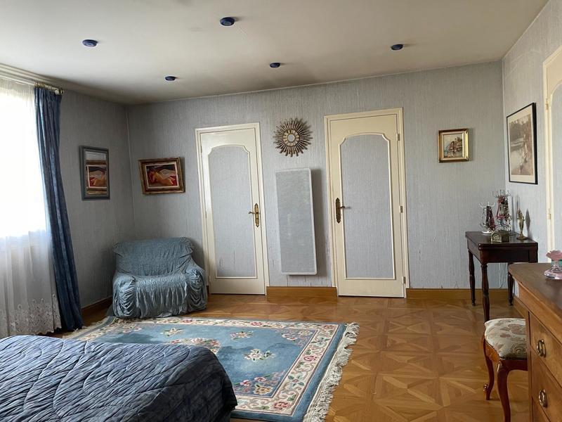 Maison - 220 m² - 8 pièces