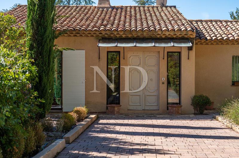 Maison - 455 m² - 12 pièces