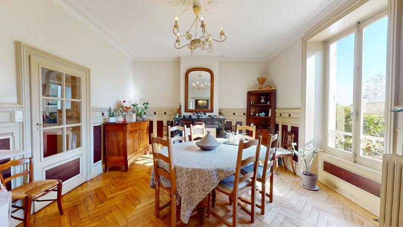 Maison - 280 m² - 7 pièces