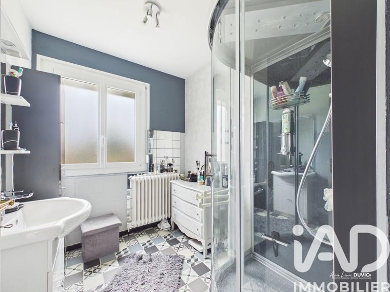 Maison - 243 m² - 7 pièces