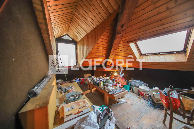 Maison - 256 m² - 5 pièces