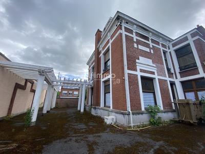 Maison - 239 m² - 12 pièces