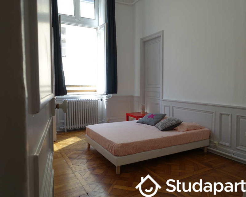 Chambre - 130 m² - 1 pièce