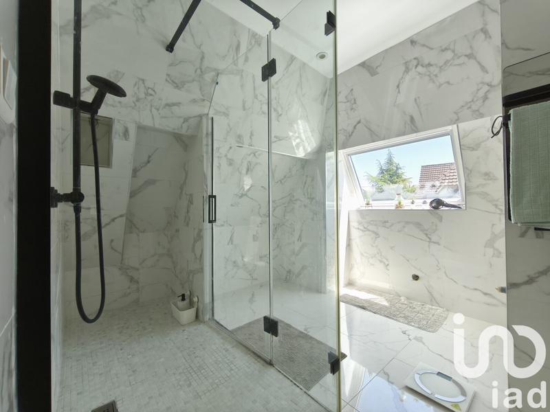 Maison - 303 m² - 9 pièces