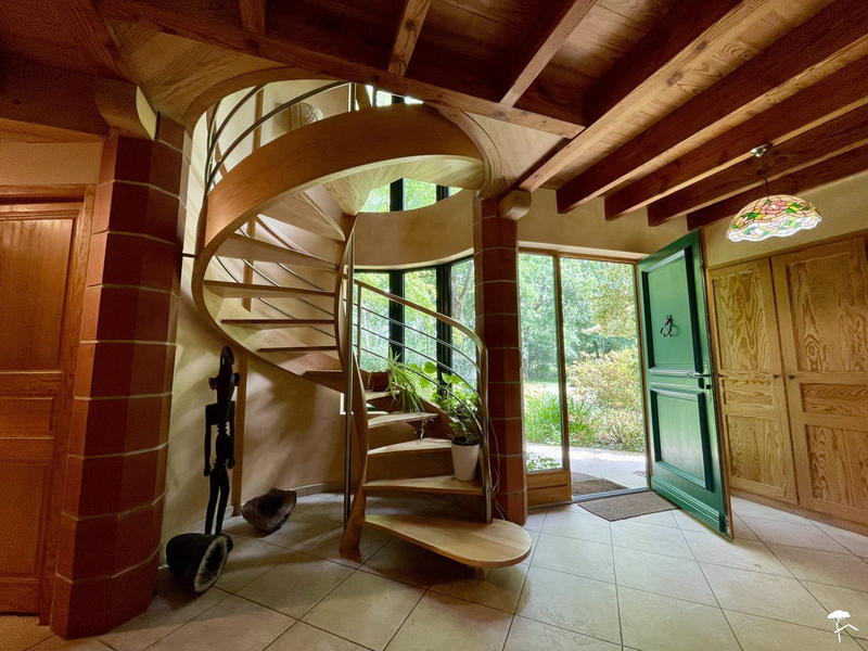 Maison contemporaine - 245 m² - 10 pièces