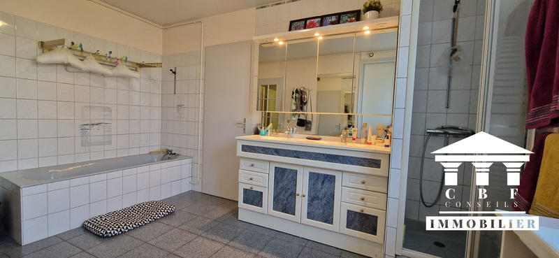 Maison - 194 m² - 10 pièces