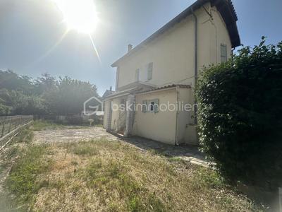 Maison de village - 80 m² - 3 pièces