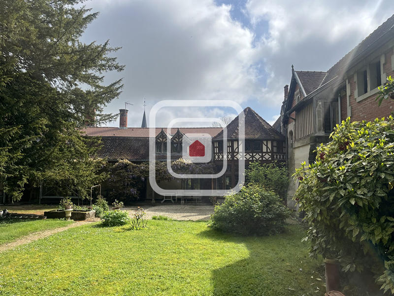 Maison - 405 m² - 10 pièces