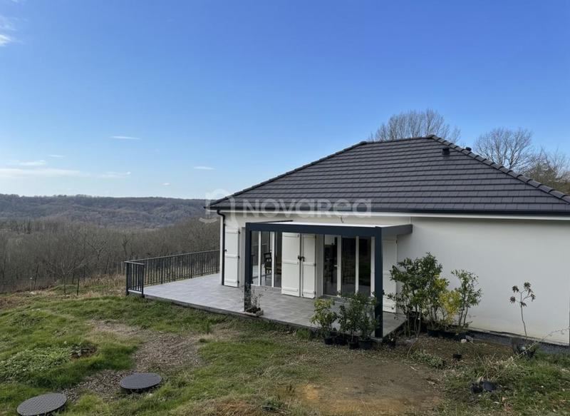 Maison - 90 m² - 5 pièces