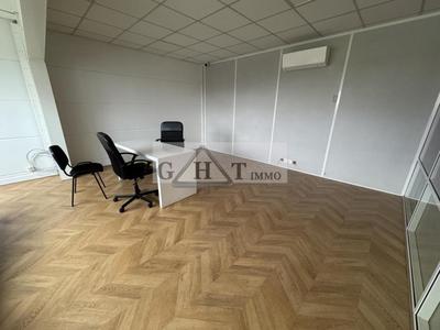 Entrepôt - 1 210 m²