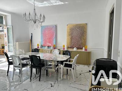 Maison - 238 m² - 9 pièces