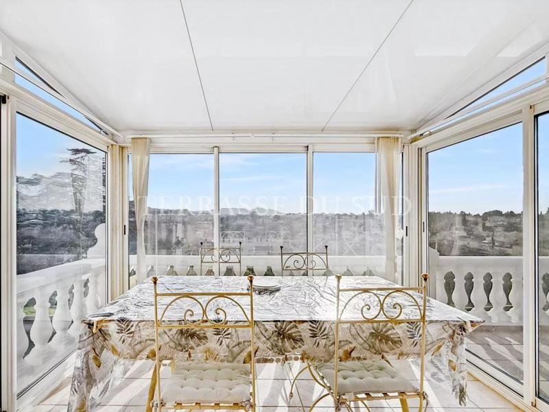 Propriété - 174 m² - 6 pièces