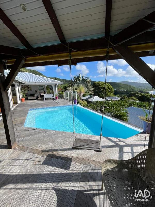 Maison - 121 m² - 8 pièces