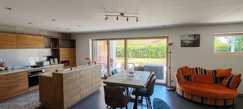 Maison - 221 m² - 6 pièces