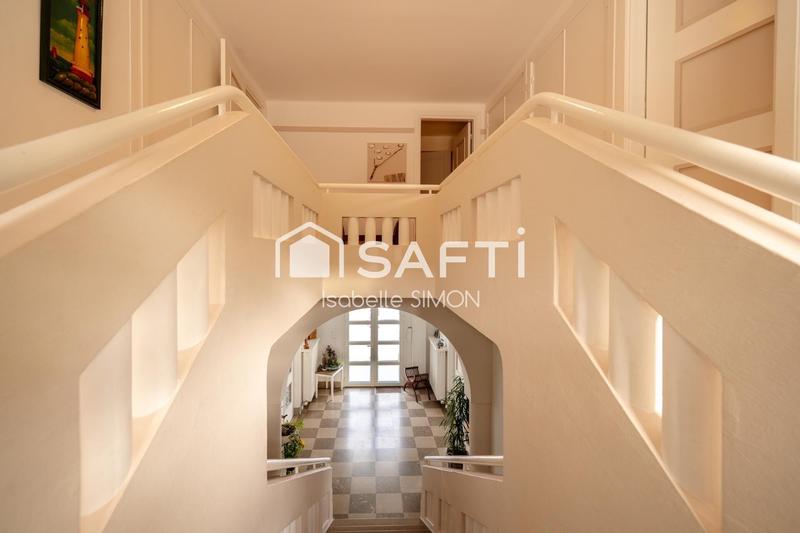 Maison - 302 m² - 8 pièces