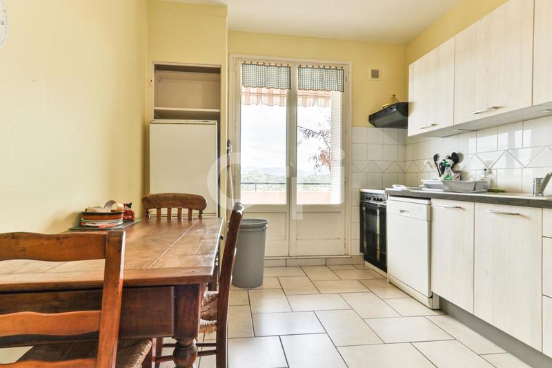 Appartement - 153 m² - 6 pièces