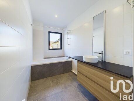 Maison - 218 m² - 8 pièces