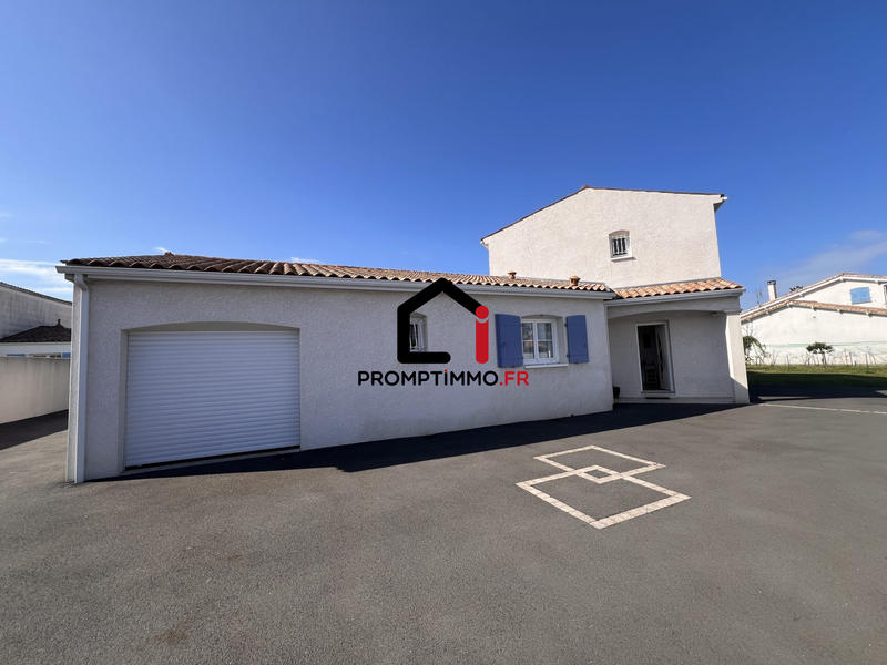 Maison traditionnelle - 208 m² - 7 pièces