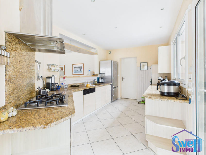 Maison contemporaine - 218 m² - 6 pièces